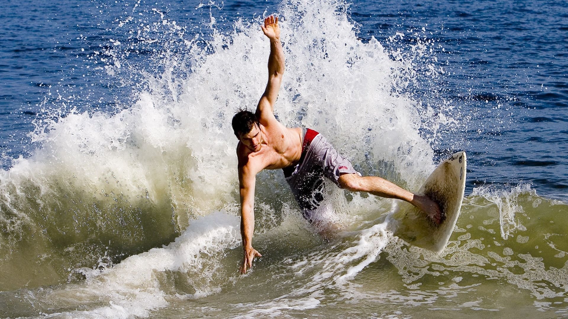 九游jiuyou-法甲激烈对抗：攻势不断，精彩纷呈，法甲对抗强吗